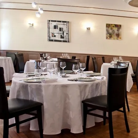 Hotel Logis Restaurant De La Poste 3*